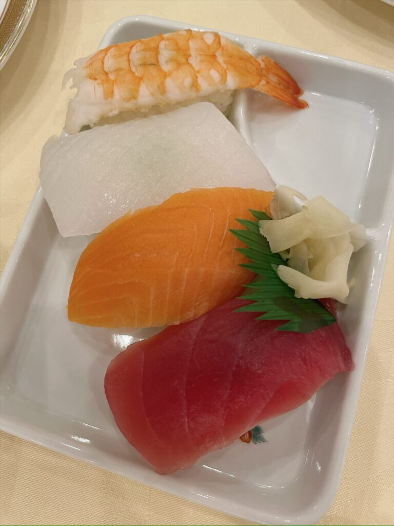 イカ・えび・サーモン・まぐろの握り寿司